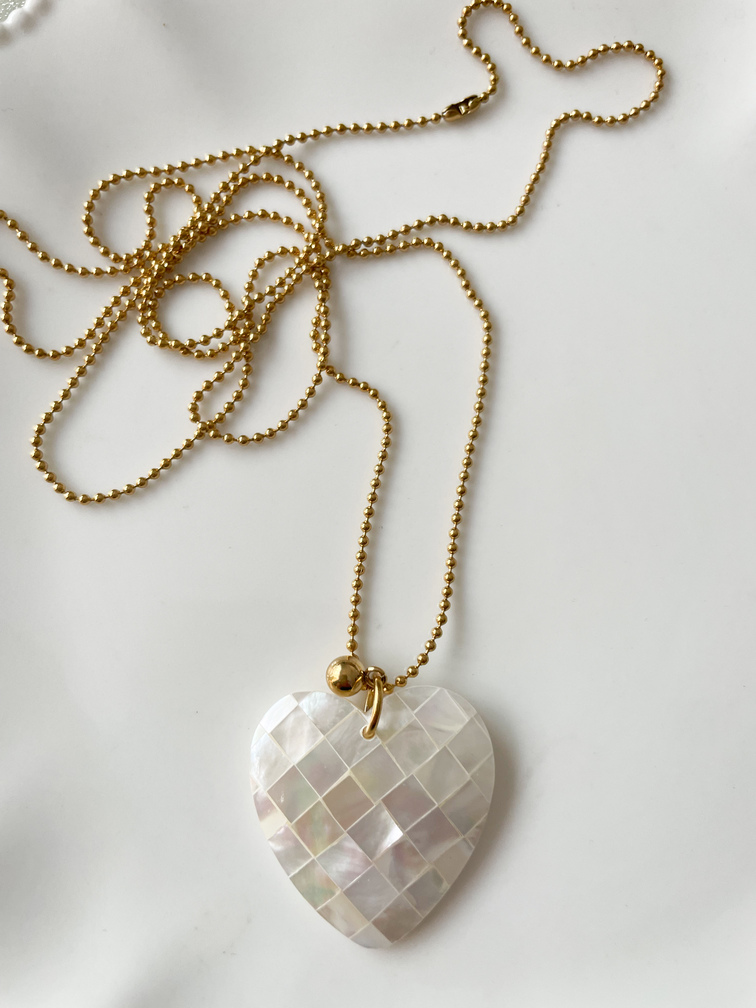 Collier sautoir coeur nacré doré