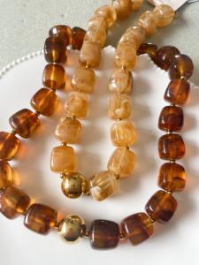 collier perles beige doré