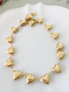 Collier coeurs gravés doré