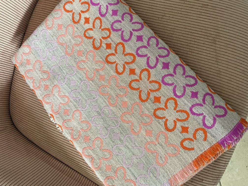 Foulard étole fleurs gris rose