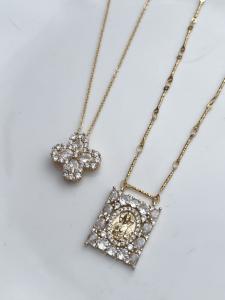 Collier Madone blanc doré